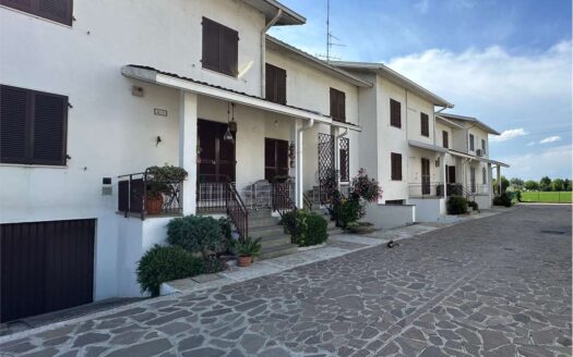 VILLA ABBINATA A MODENA IN FRAZIONE LESIGNANA
