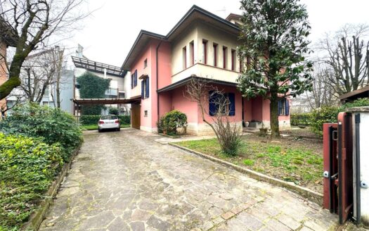 CARPI" ESCLUSIVA" VILLA A DUE PASSI DAL CENTRO !!!