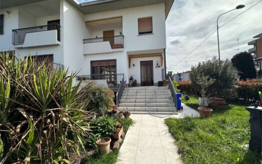 IN ESCLUSIVA CARPI IN ZONA NORD VILLA DI "TESTA"
