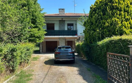 CARPI VILLA SINGOLA A DUE PASSI DAL CENTRO !!!!!