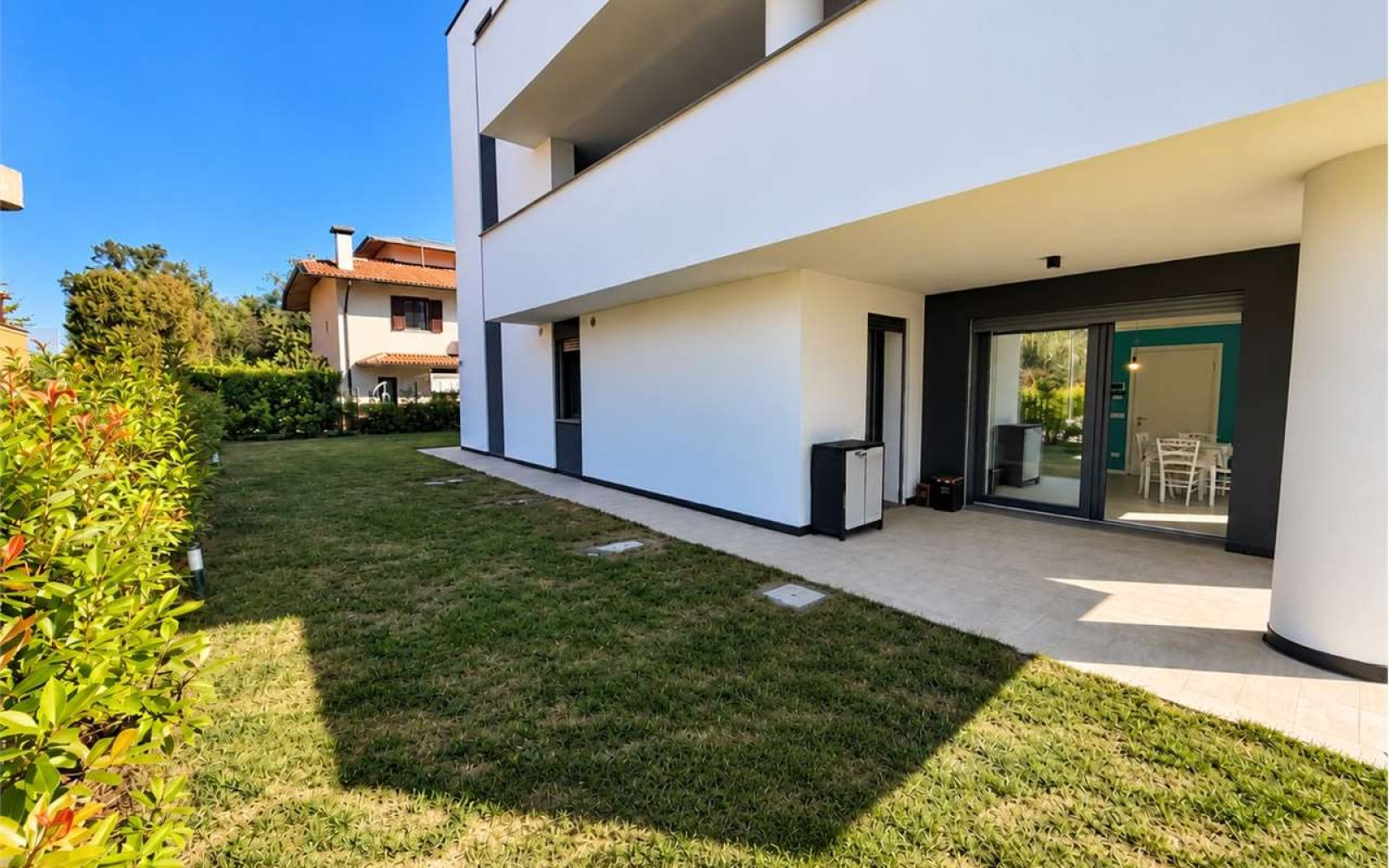 CARPI – CIBENO – ESCLUSIVA MAISONETTE DEL 2024 CON 270 MQ DI GIARDINO SU 3 LATI